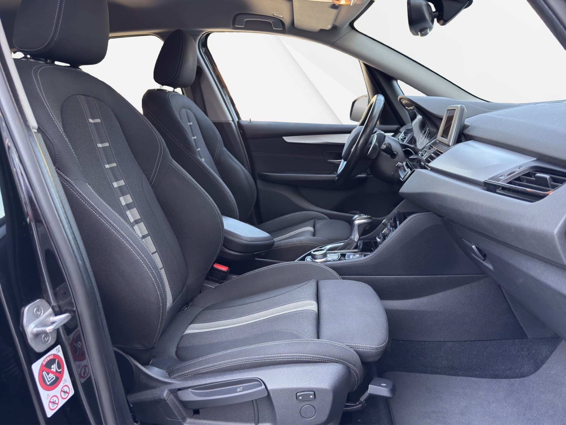 BMW 218d - Thumbnail 10