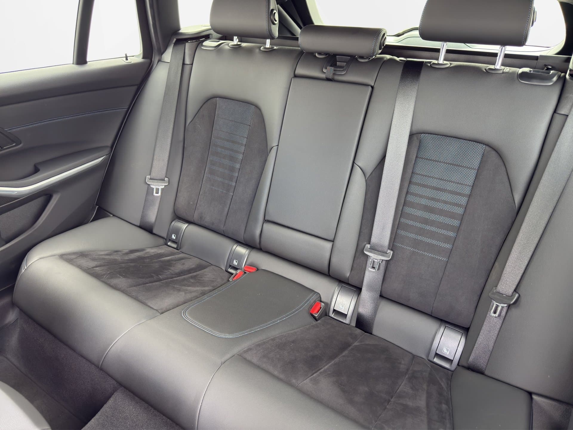 BMW 320d xDrive - Thumbnail 11