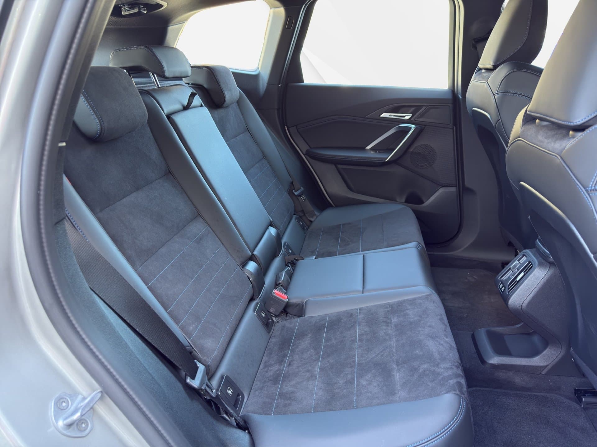 BMW X1 xDrive25e - Thumbnail 12