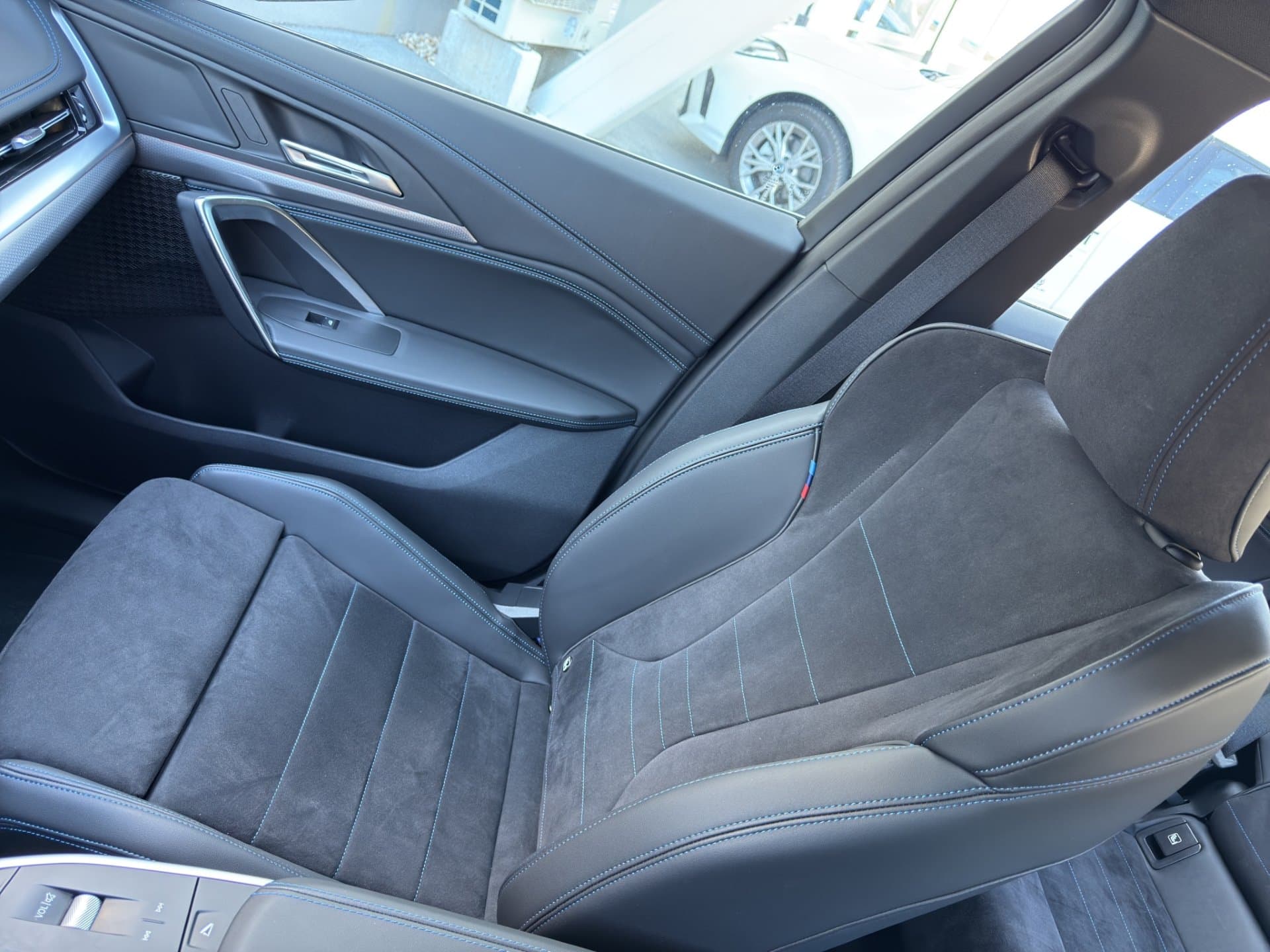 BMW X1 xDrive25e - Thumbnail 13