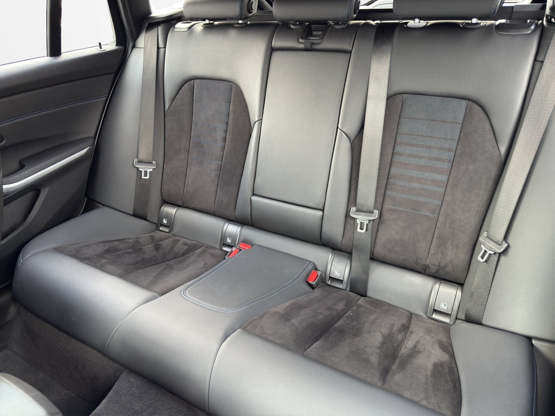 BMW 320d - Thumbnail 11