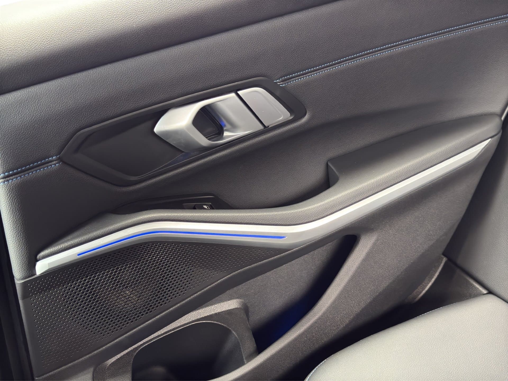 BMW 320d - Thumbnail 23