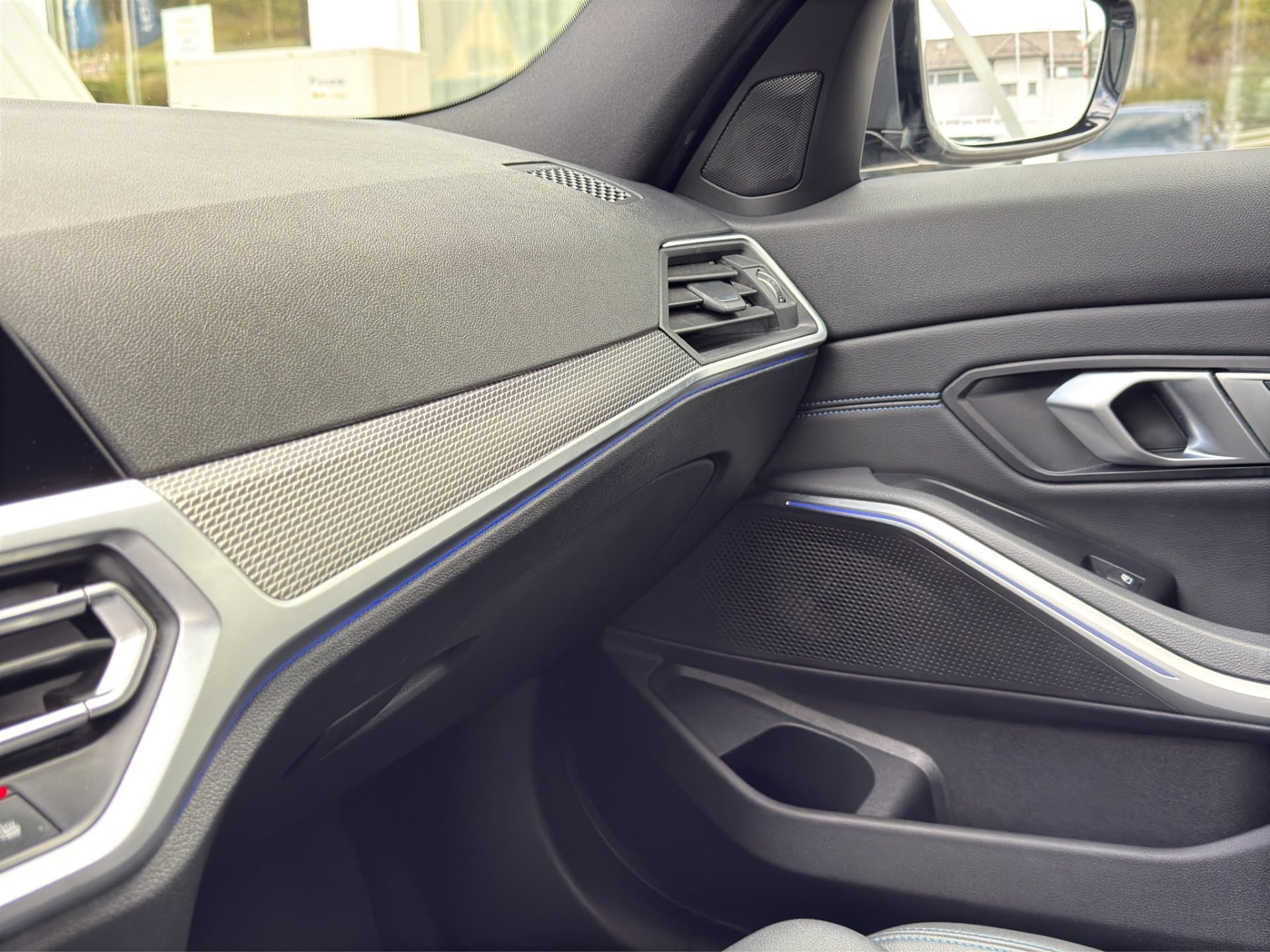 BMW 320d - Thumbnail 24