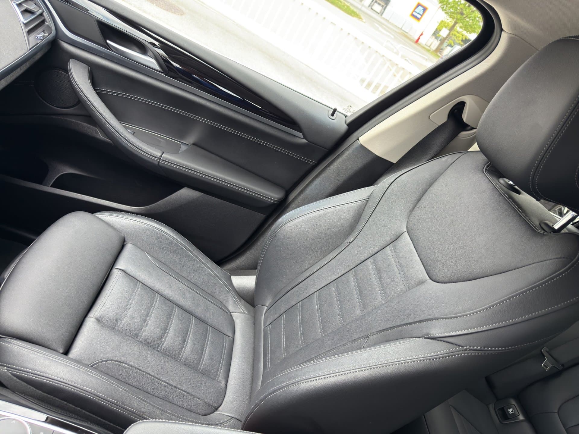 BMW X4 xDrive 20d - Thumbnail 13