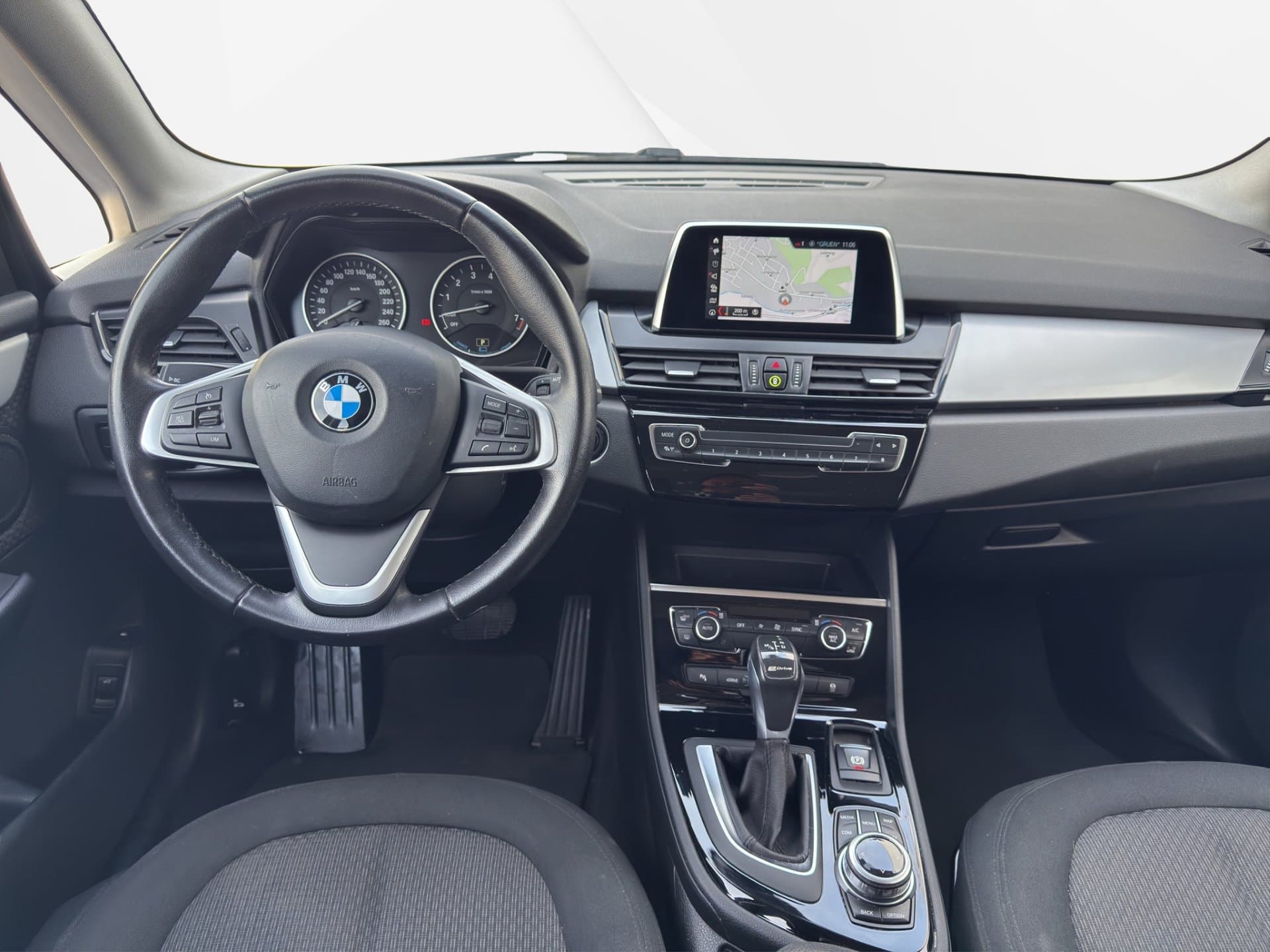 BMW 225xe - Thumbnail 15