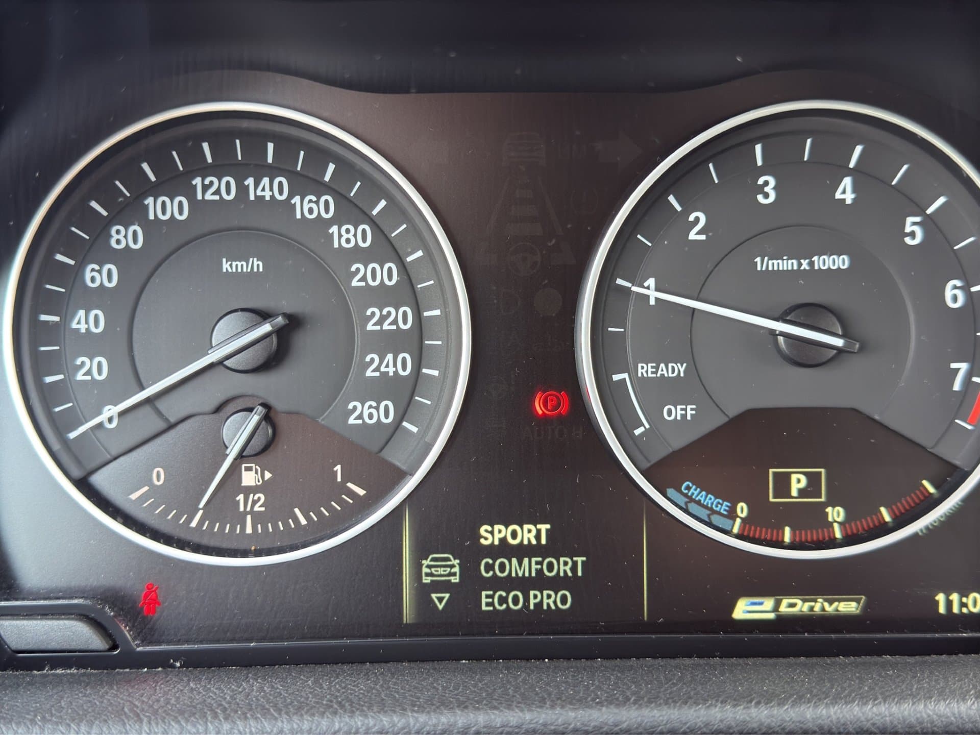 BMW 225xe - Thumbnail 18