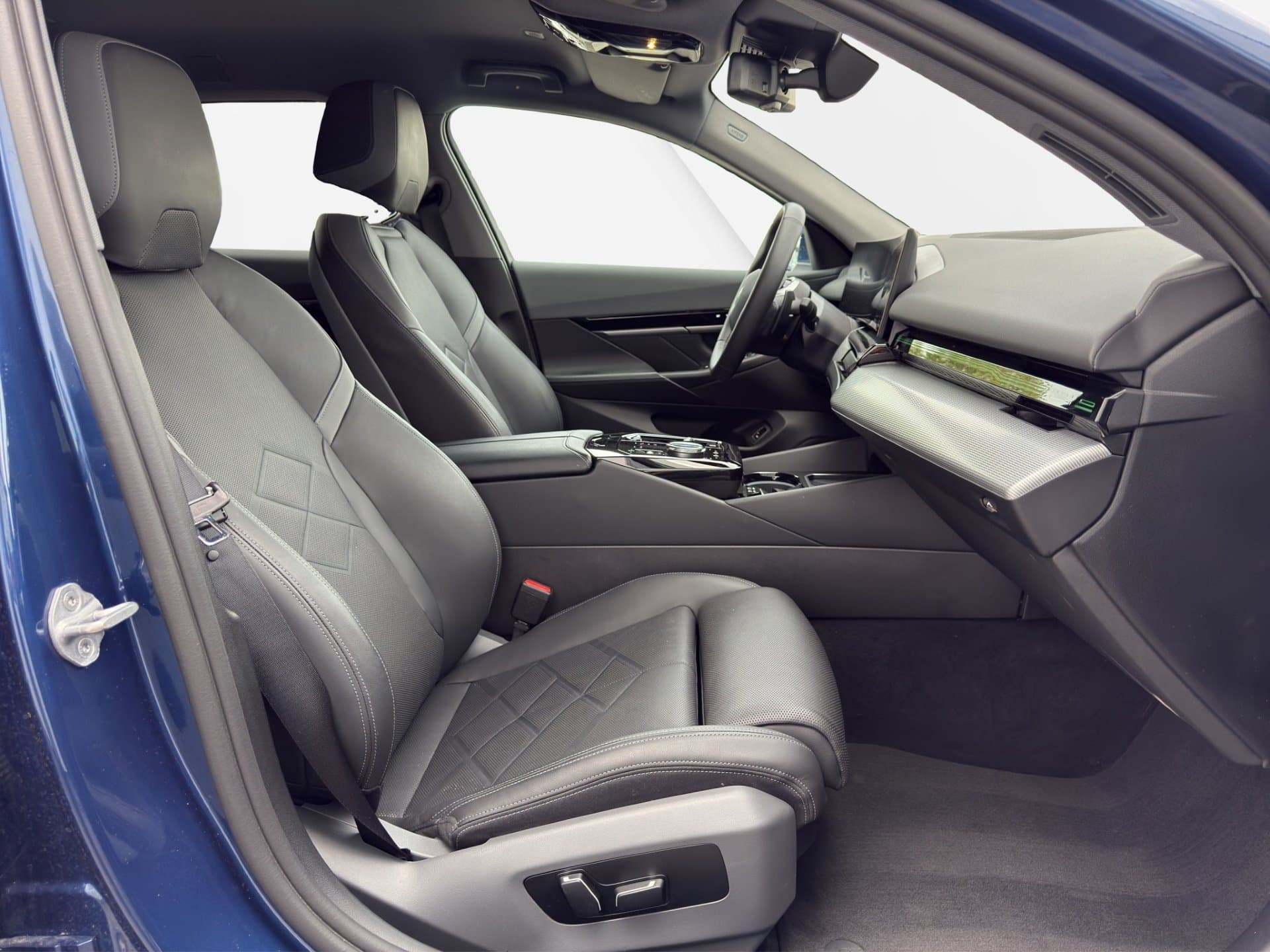 BMW 530e xDrive - Thumbnail 16