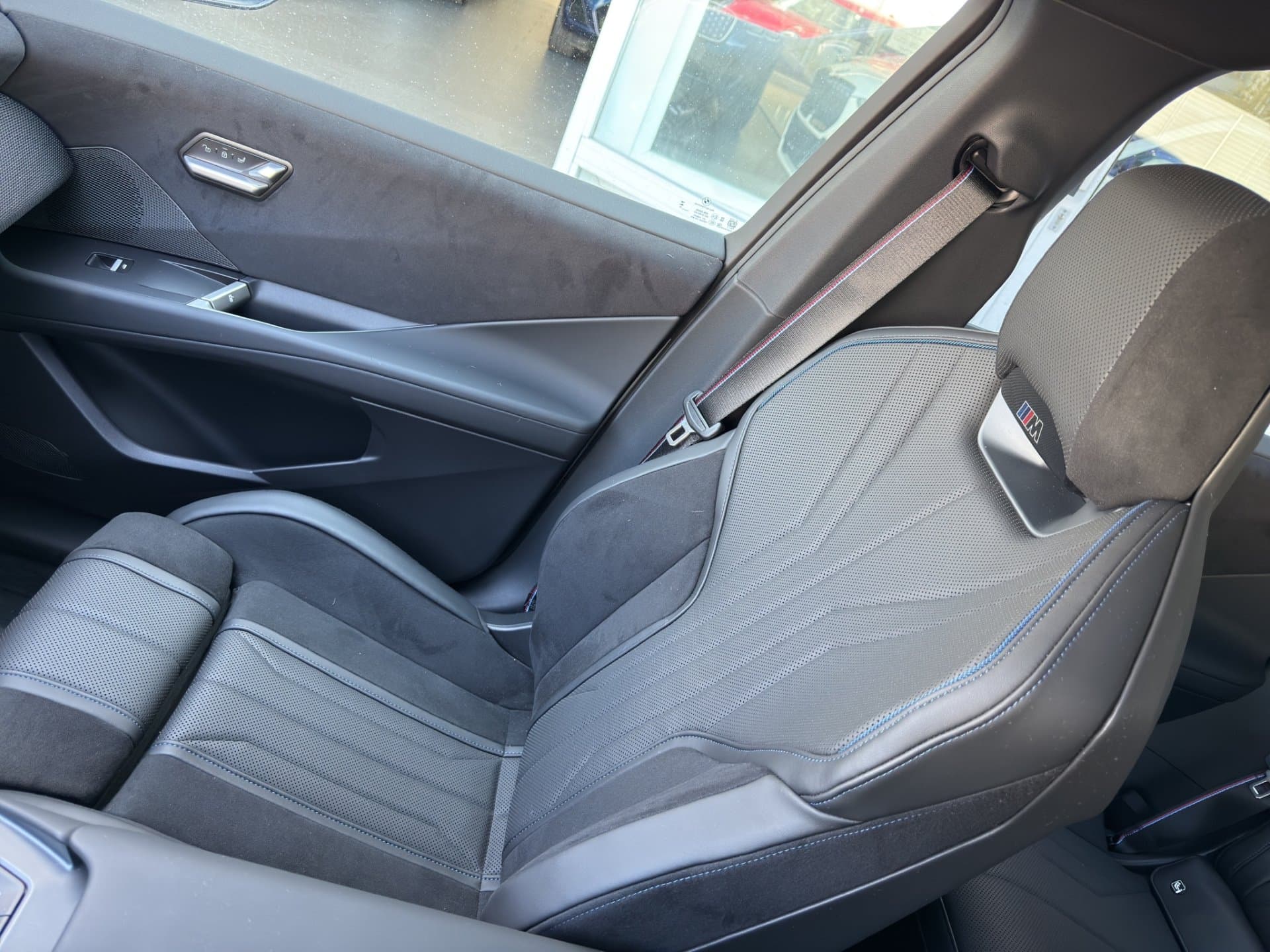 BMW iX3 50 xDrive - Thumbnail 22