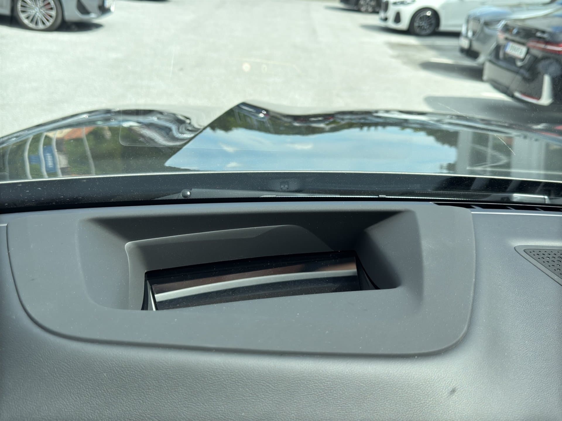 BMW X5 xDrive50e - Thumbnail 26