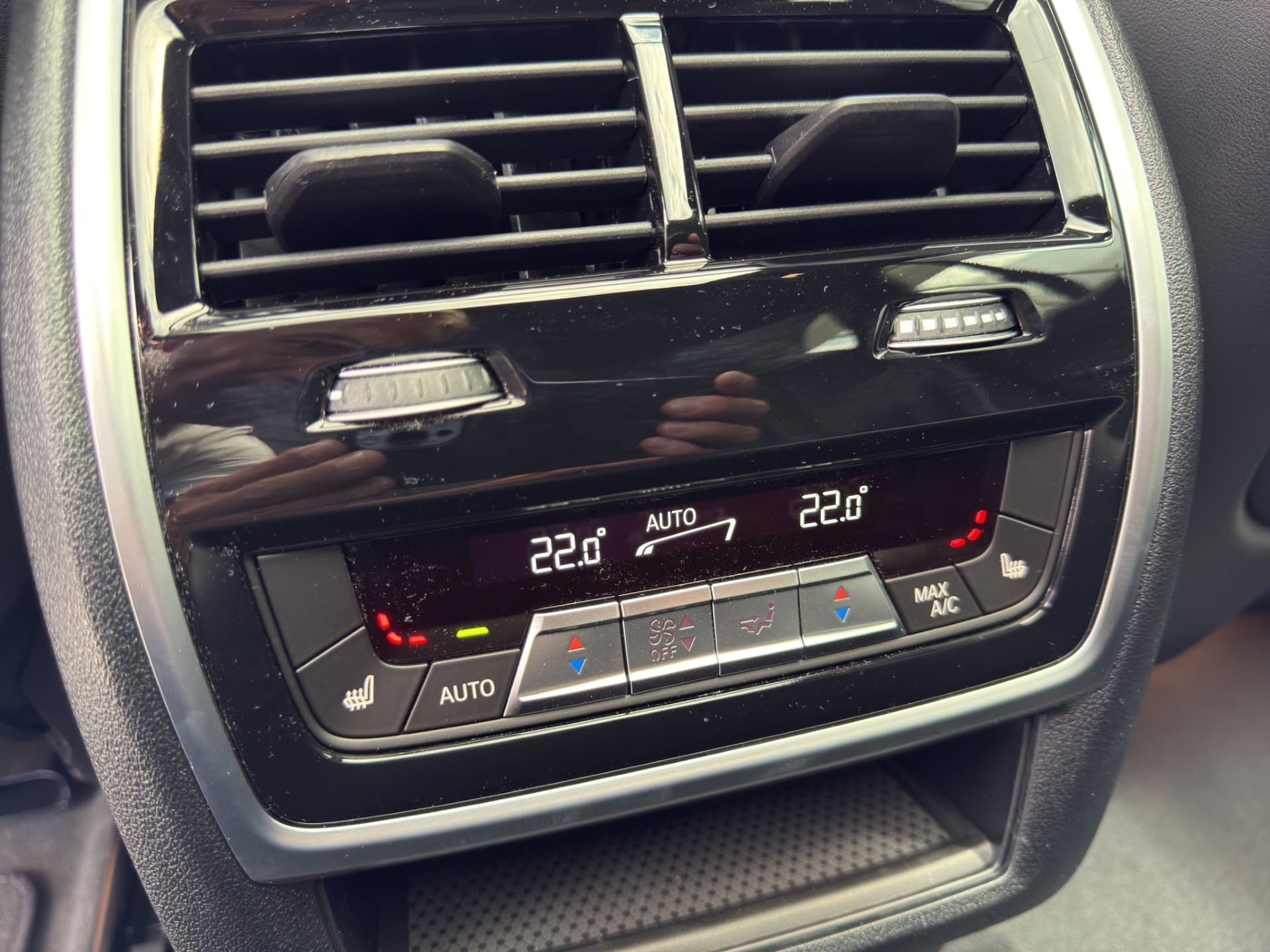 BMW X5 xDrive50e - Thumbnail 28