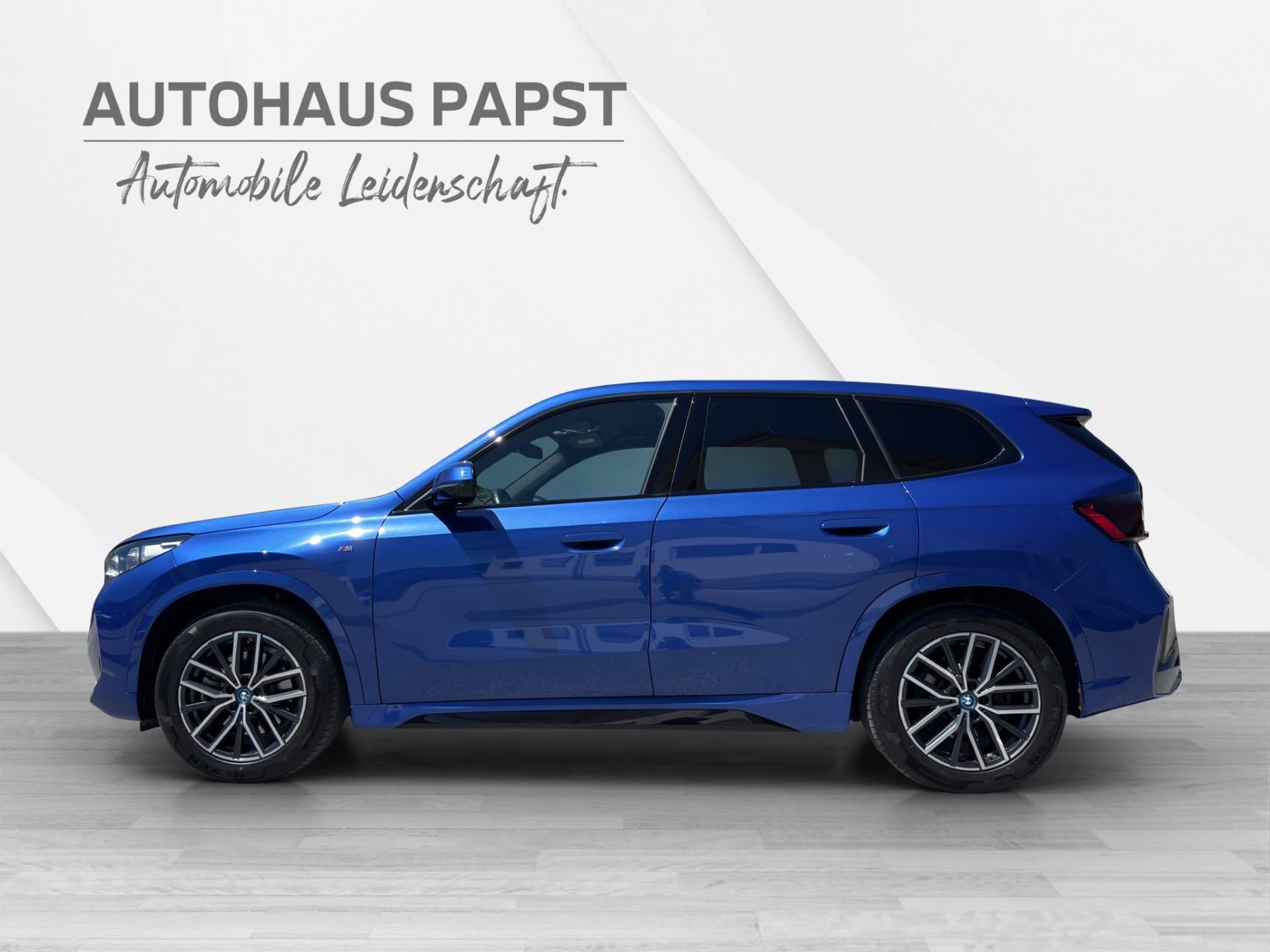 BMW iX1 xDrive30 - Thumbnail 2