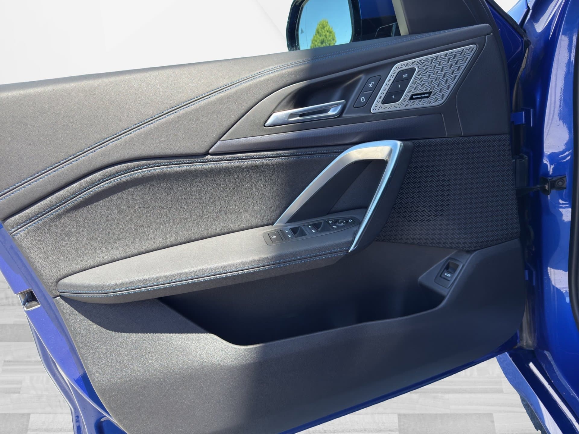 BMW iX1 xDrive30 - Thumbnail 14