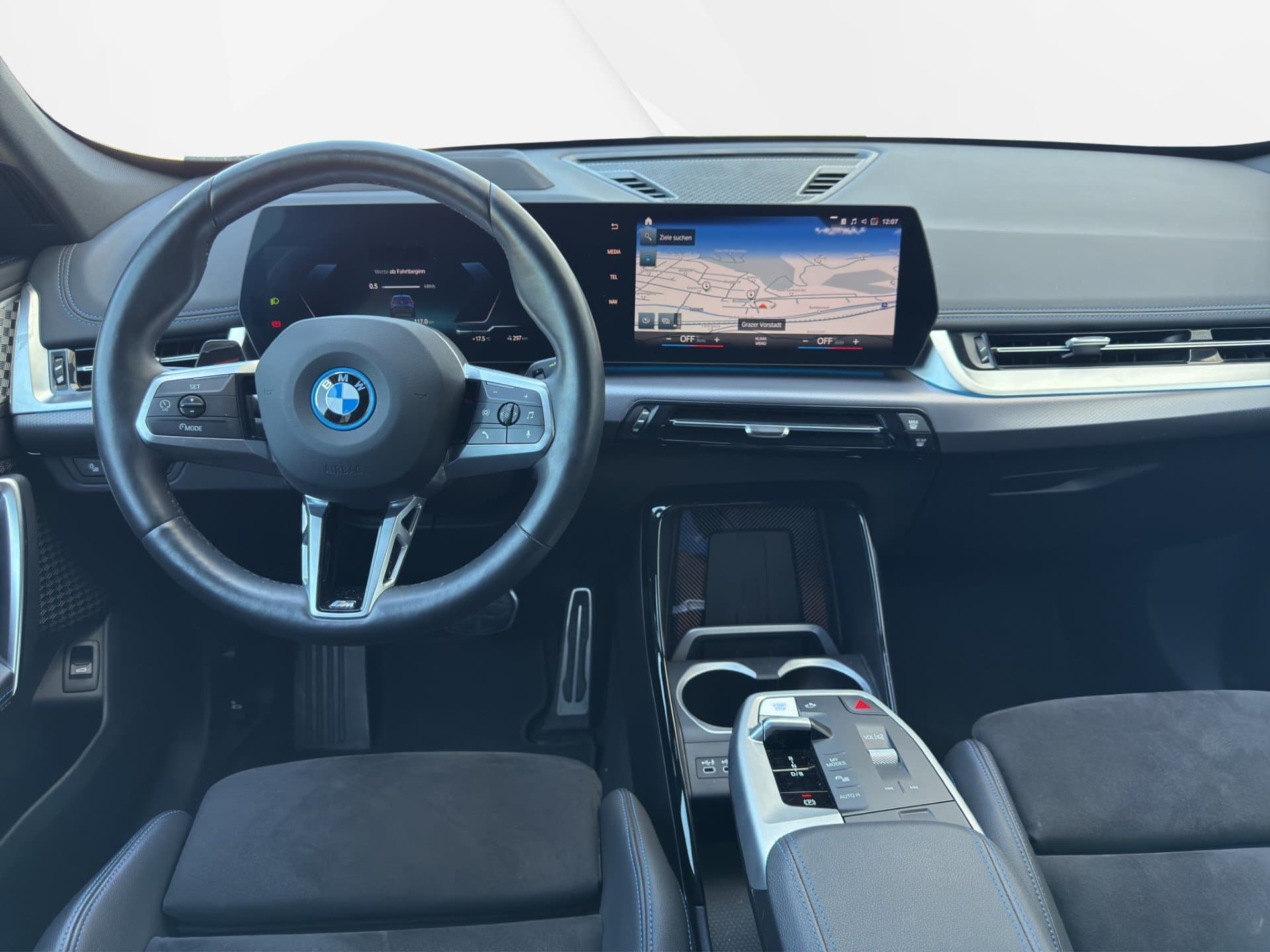 BMW iX1 xDrive30 - Thumbnail 16