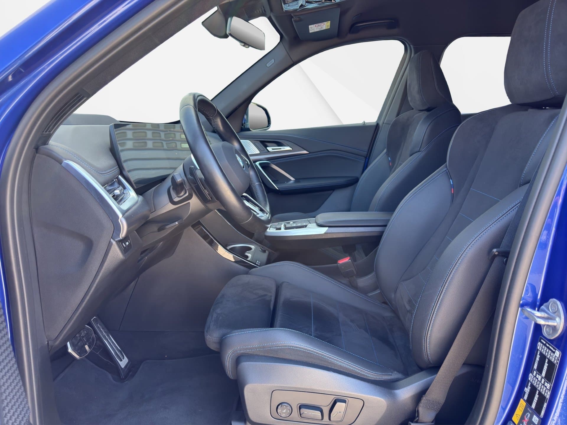 BMW iX1 xDrive30 - Thumbnail 9