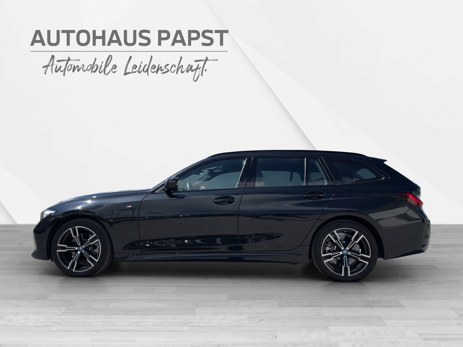 BMW 330e - Thumbnail 2