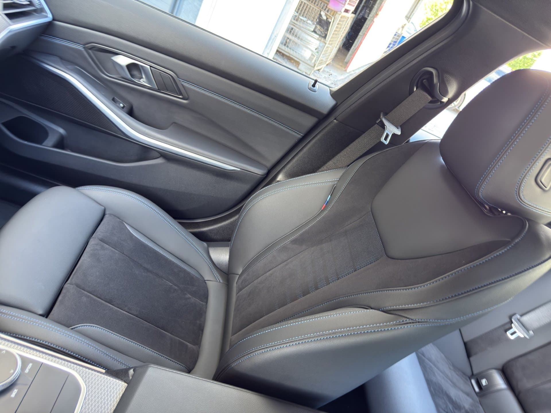 BMW 330e - Thumbnail 13