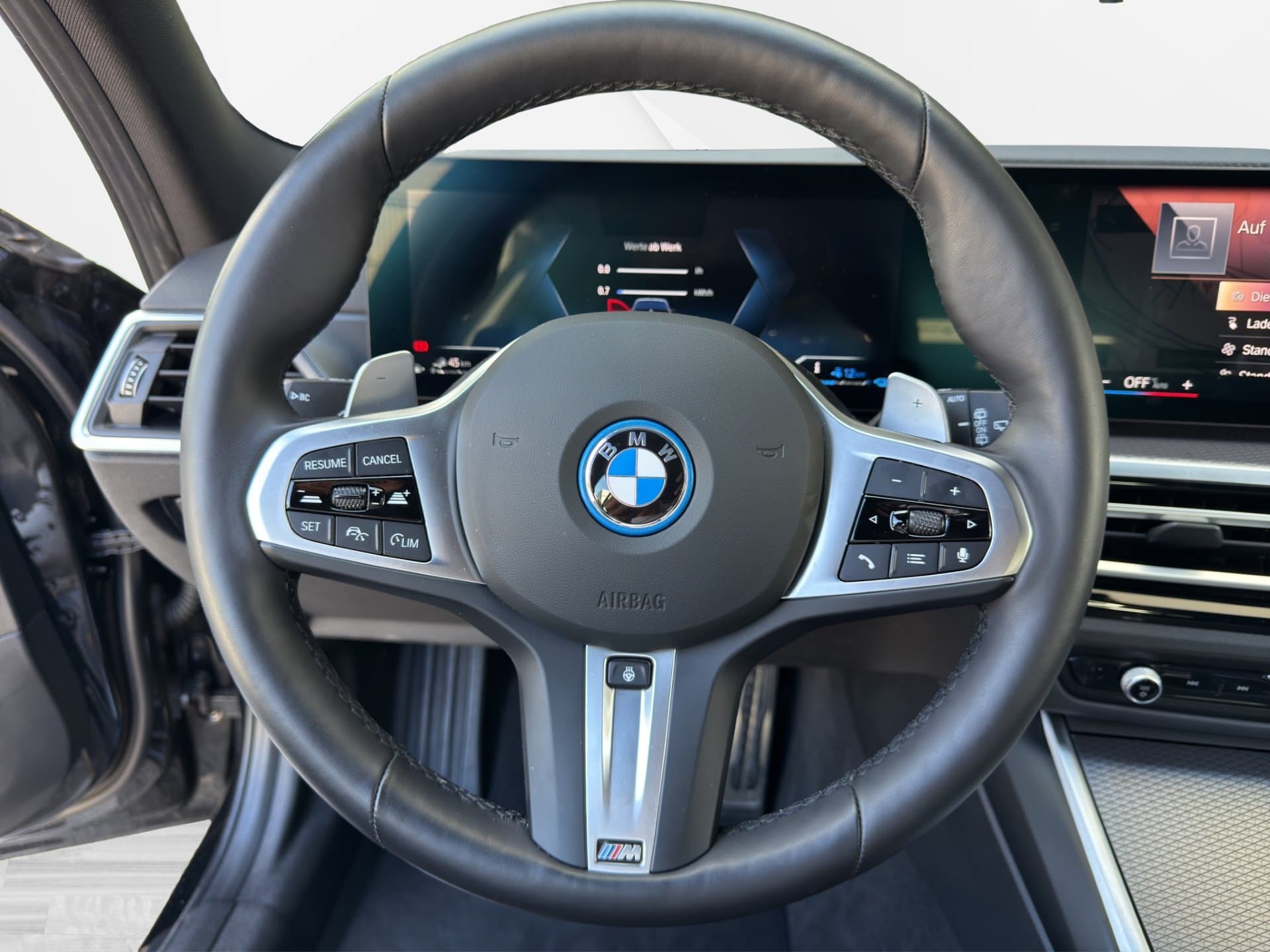 BMW 330e - Thumbnail 17