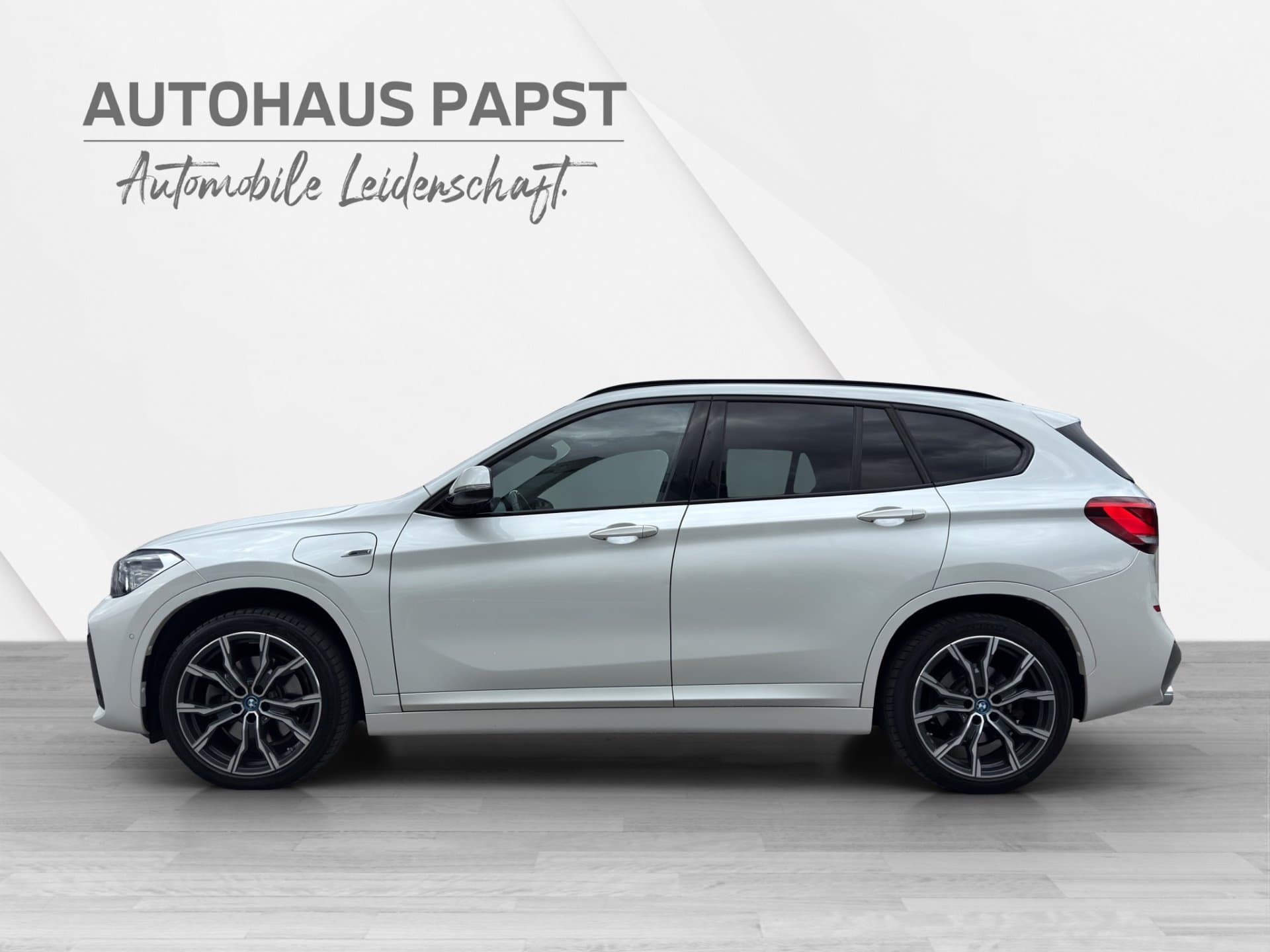 BMW X1 xDrive25e - Thumbnail 2