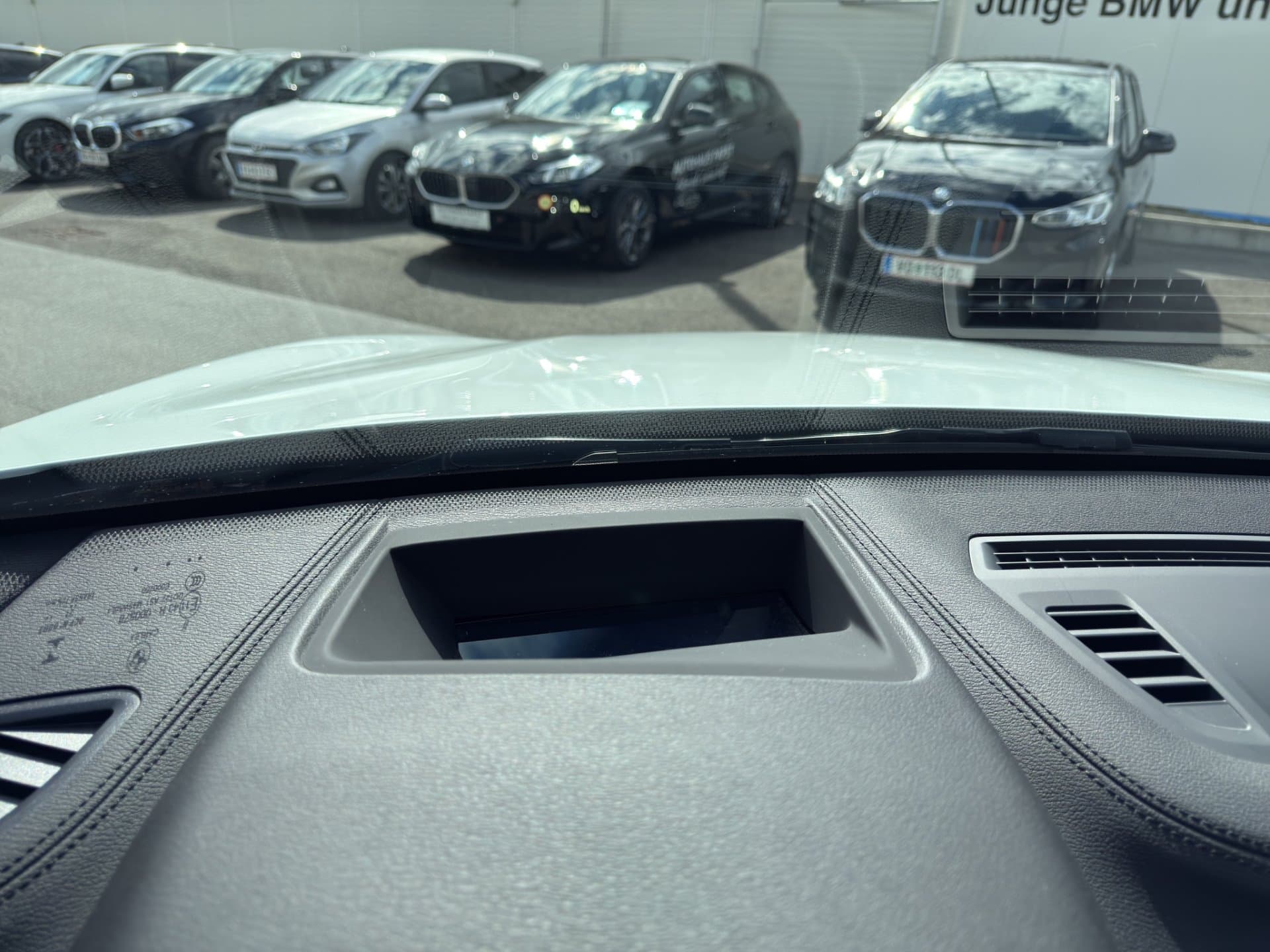 BMW X1 xDrive25e - Thumbnail 22
