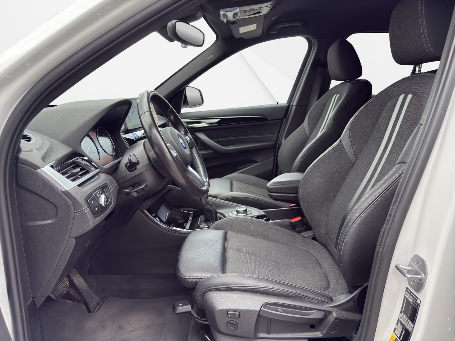 BMW X1 xDrive25e - Thumbnail 9
