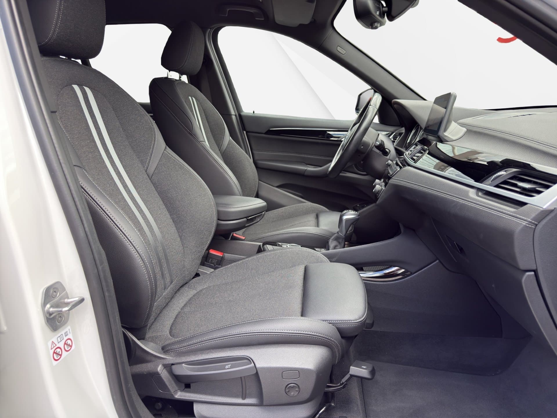 BMW X1 xDrive25e - Thumbnail 10