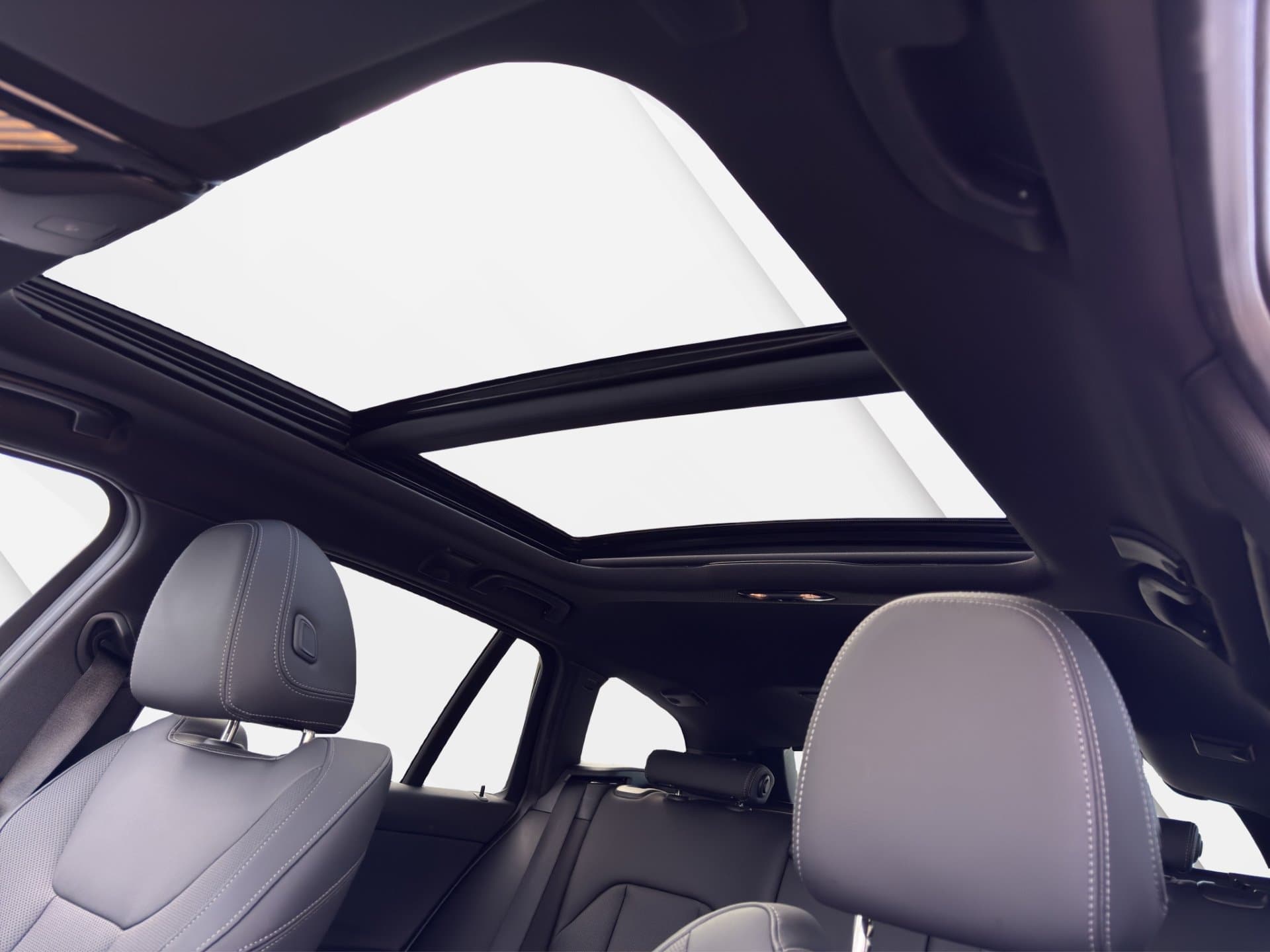 BMW 330e xDrive - Thumbnail 13