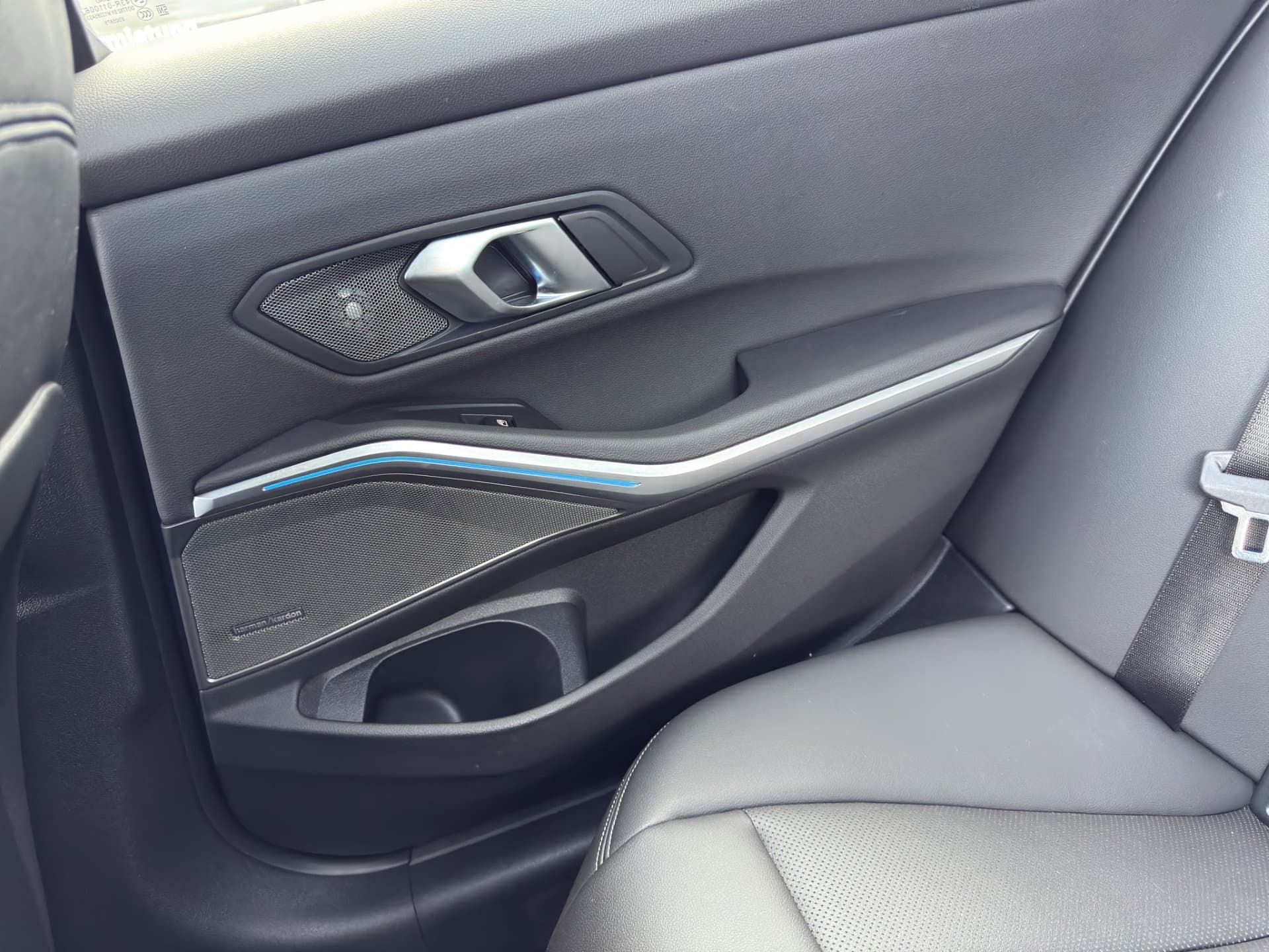 BMW 330e xDrive - Thumbnail 14