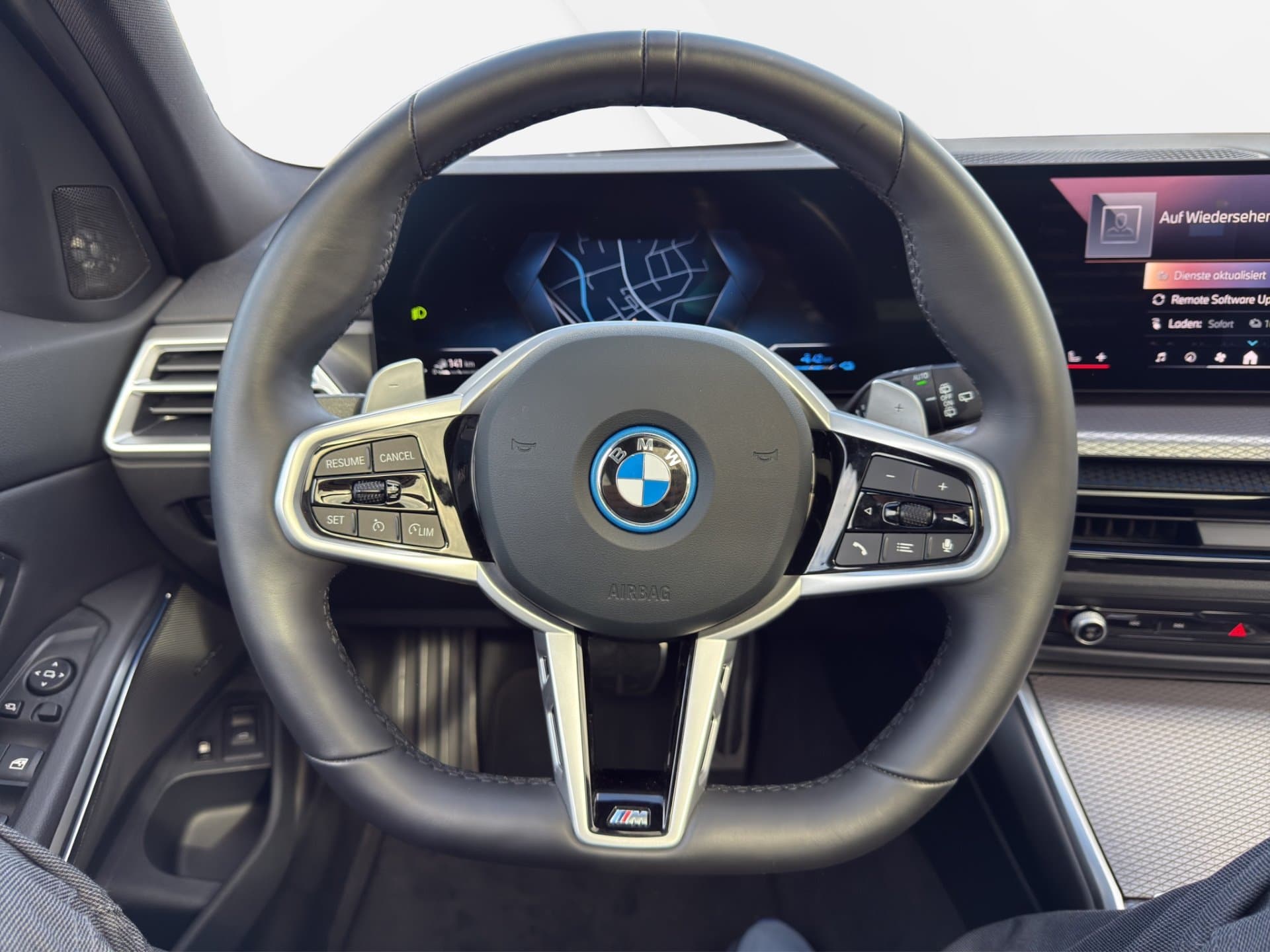 BMW 330e xDrive - Thumbnail 18