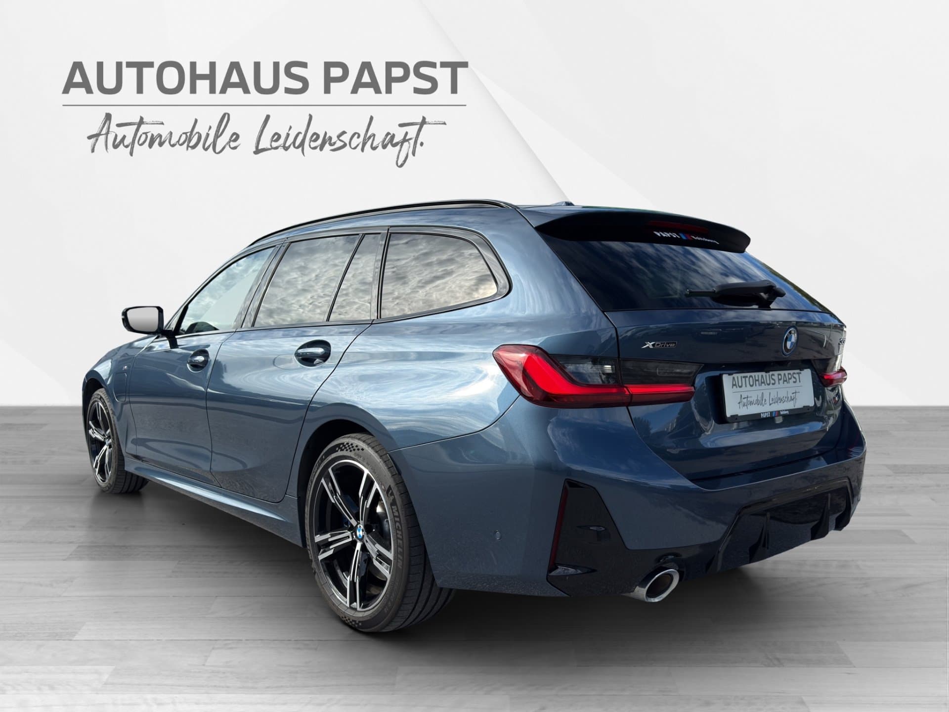 BMW 330e xDrive - Thumbnail 3