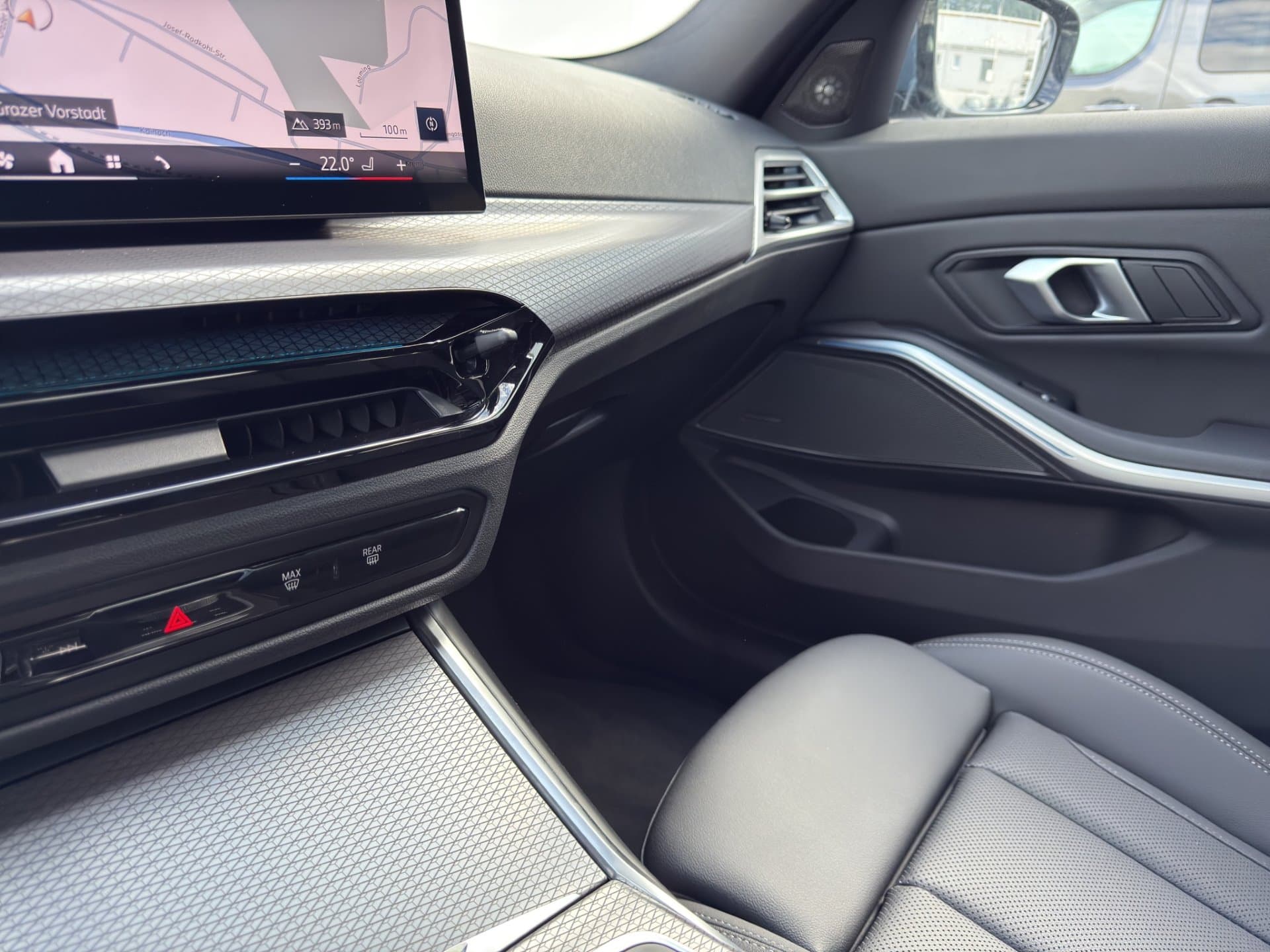 BMW 330e xDrive - Thumbnail 26