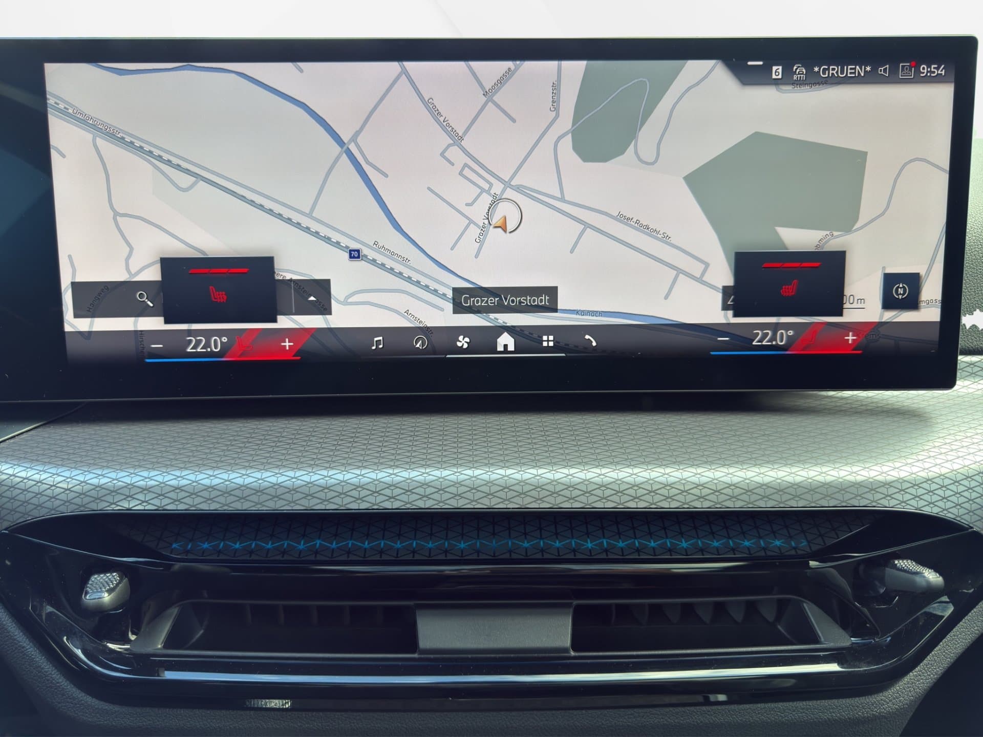 BMW 330e xDrive - Thumbnail 29