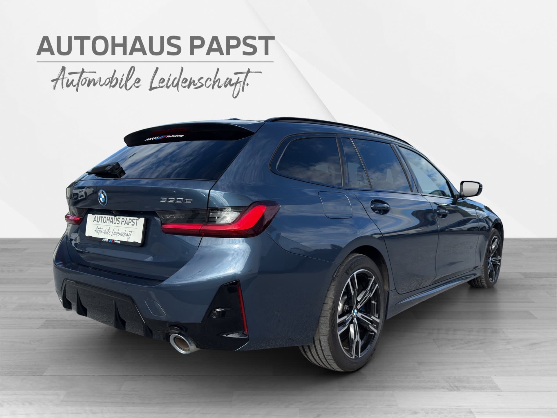 BMW 330e xDrive - Thumbnail 5