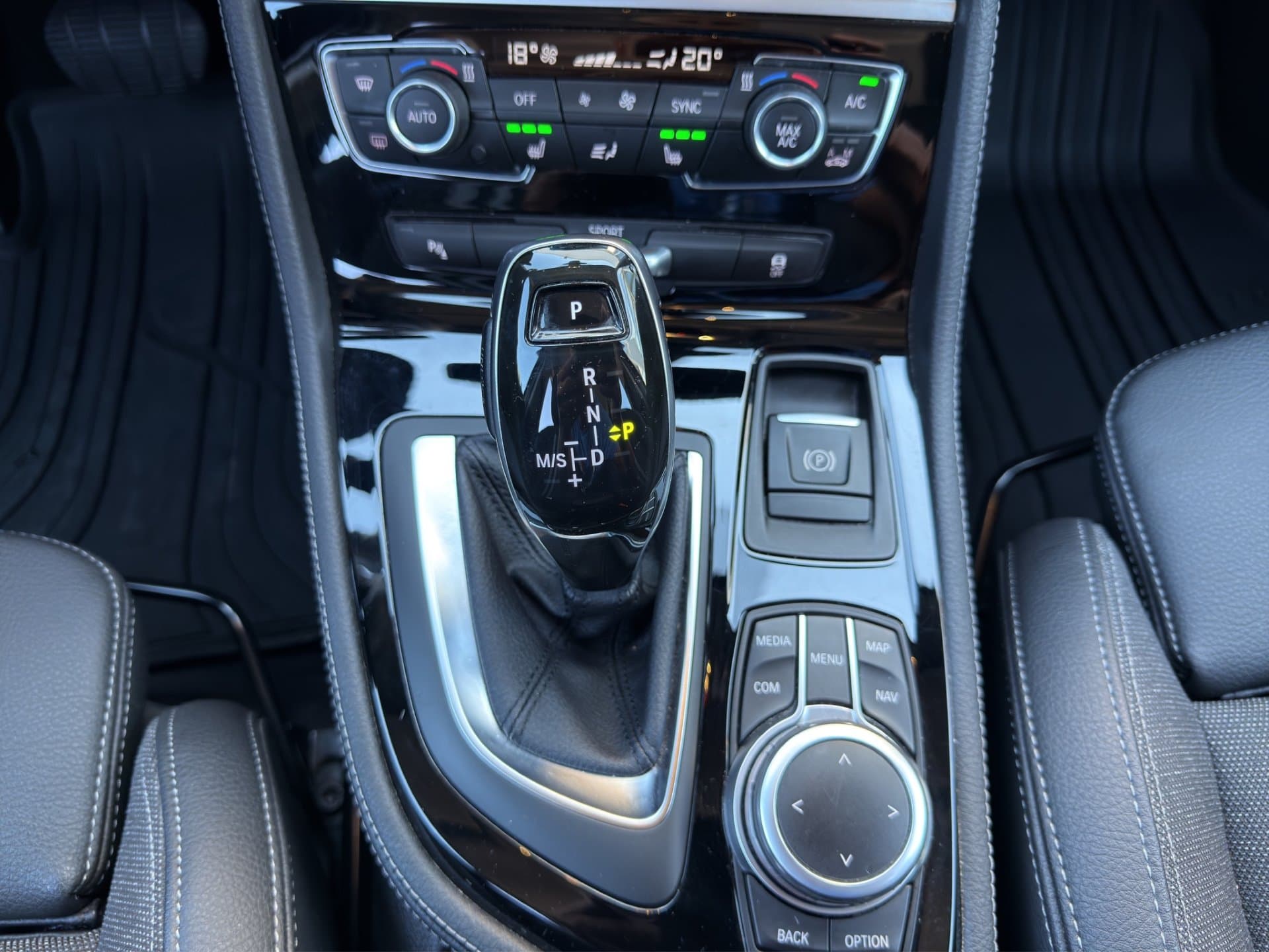 BMW 218i - Thumbnail 21