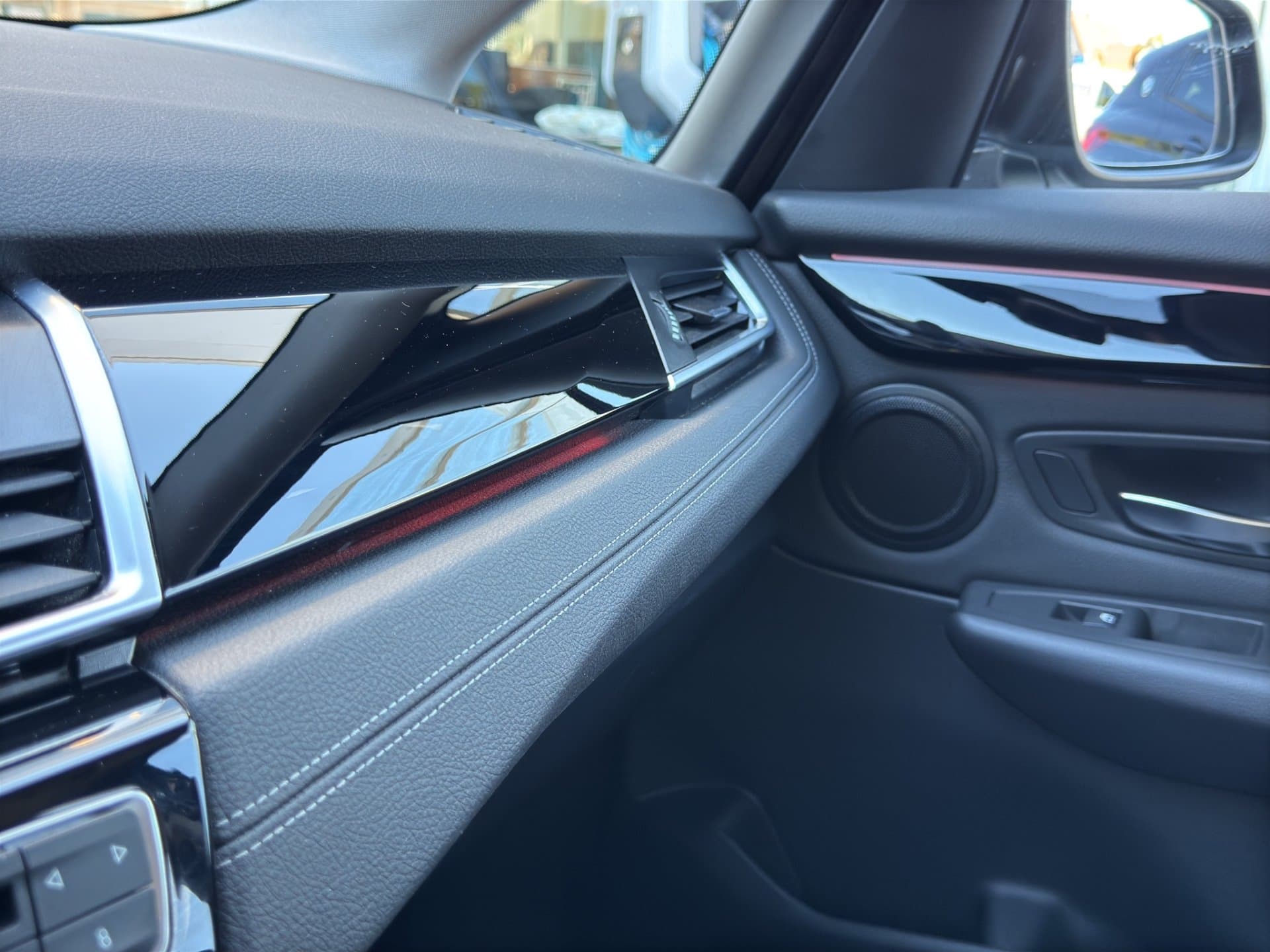 BMW 218i - Thumbnail 24