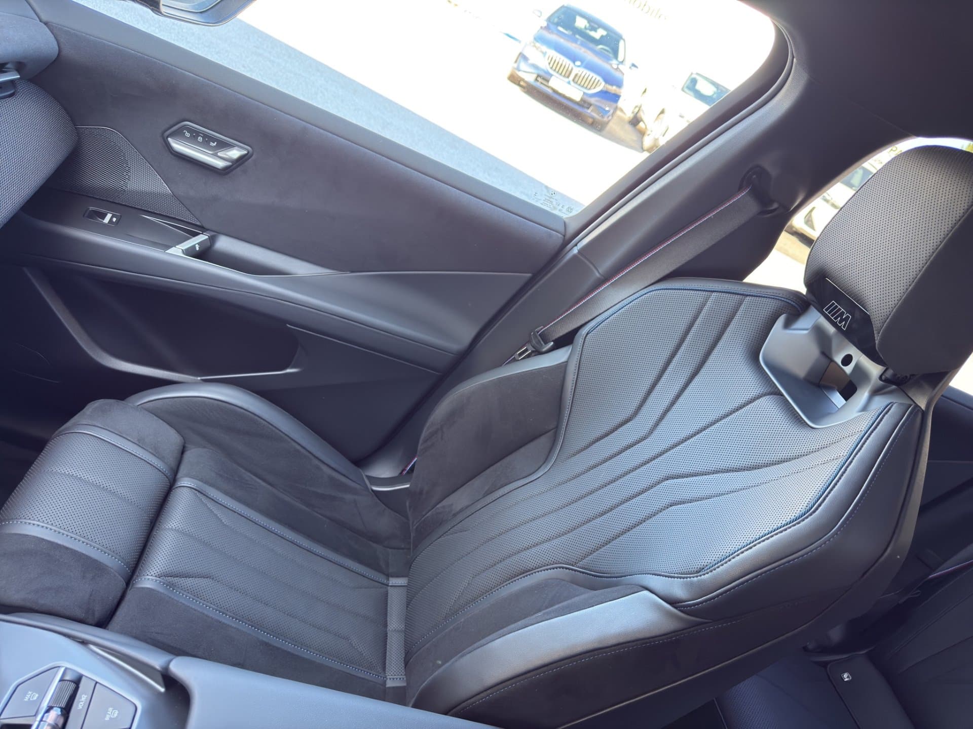 BMW iX3 50 xDrive - Thumbnail 13