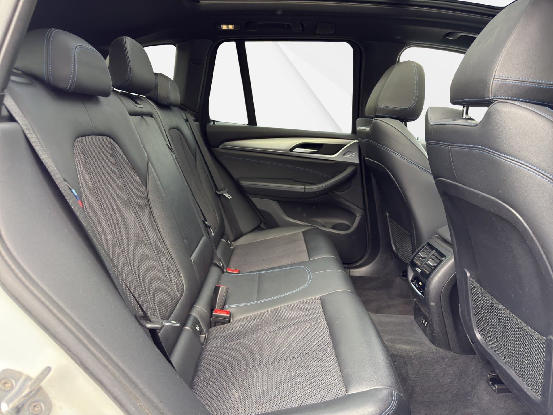 BMW X3 xDrive20d - Thumbnail 12