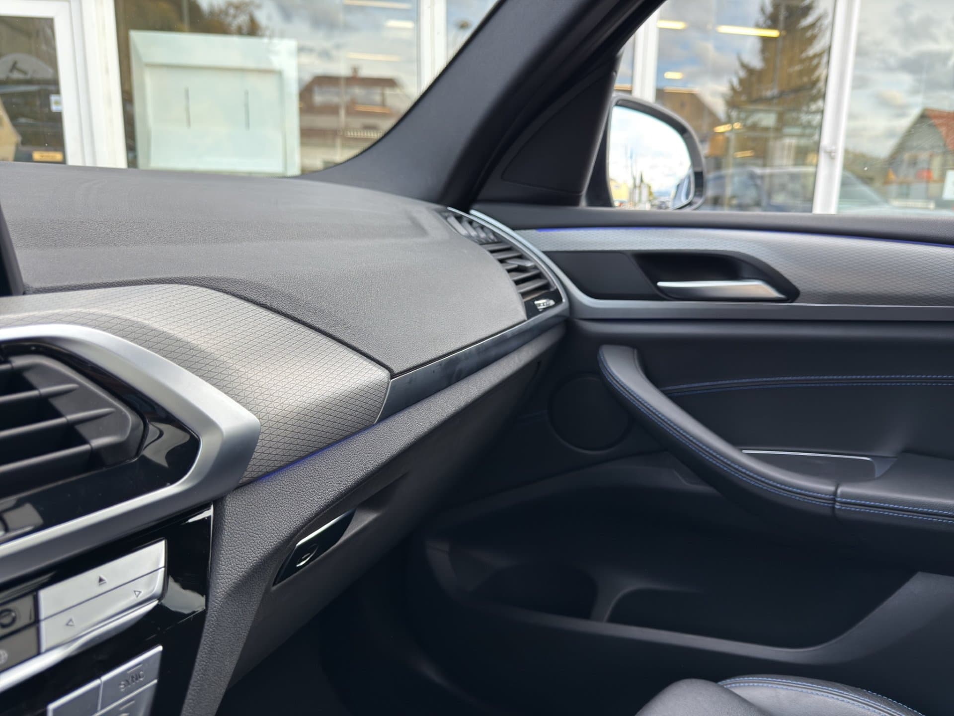 BMW X3 xDrive20d - Thumbnail 23